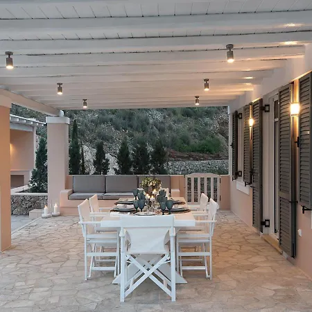 Villa Spacious In Peloponnese With Pool