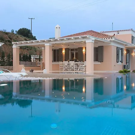 Spacious In Peloponnese With Pool Βίλα