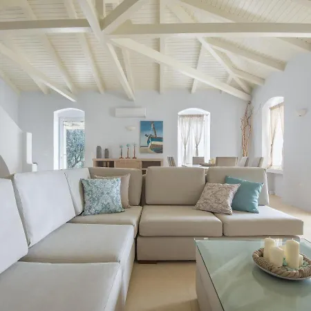 ヴィラ Spacious In Peloponnese With Pool ポルト・ヘリ