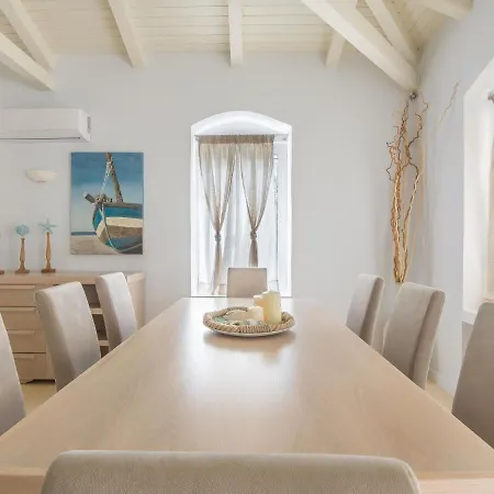 Spacious In Peloponnese With Pool ヴィラ *
