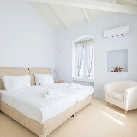Spacious In Peloponnese With Pool ヴィラ ポルト・ヘリ