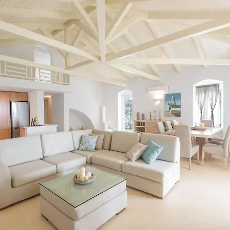 Spacious In Peloponnese With Pool Βίλα